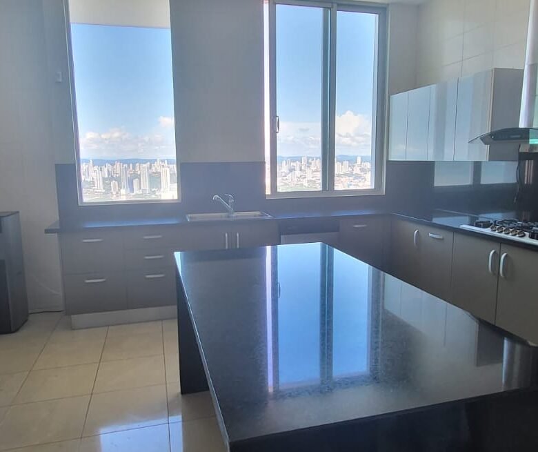 Penthouse Frente Al Mar – Costa del Este: 415 m², 4 Habitaciones, 4.5 Baños, Vista Frontal