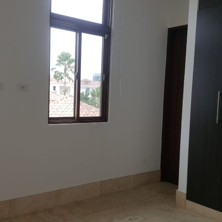 Casa en Campo de Golf : Santa María, exclusiva comunidad completa con garita de seguridad 24 horas