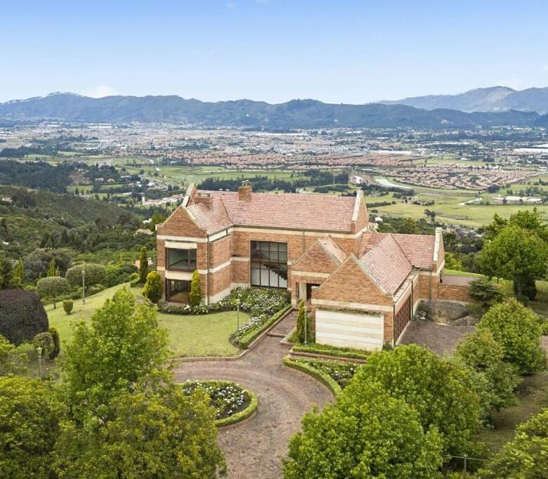 Residencia Exclusiva, a 2800 m de Altura: Bogotá, Colombia con 10,900 m² Terreno