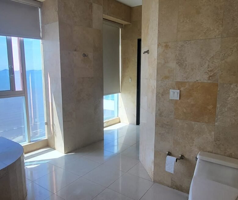 Penthouse Frente Al Mar – Costa del Este: 415 m², 4 Habitaciones, 4.5 Baños, Vista Frontal