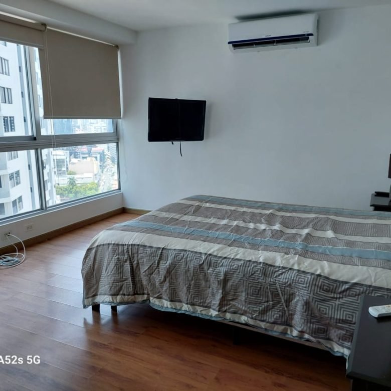 Ave Balboa, Bayfront: Amoblado, 1 Habitación, 1.5 Baño, Terraza, posibilidad de convertir a 2 recámaras