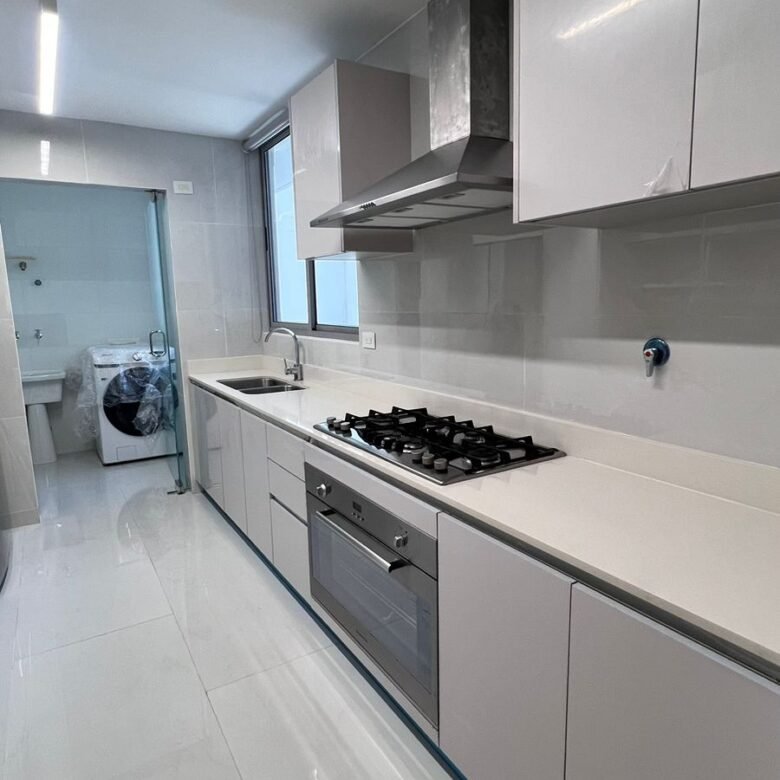 El Cangrejo: Nuevo, Amoblado – Velure, Apto de 129 m², 3 Habitaciones + Cbe