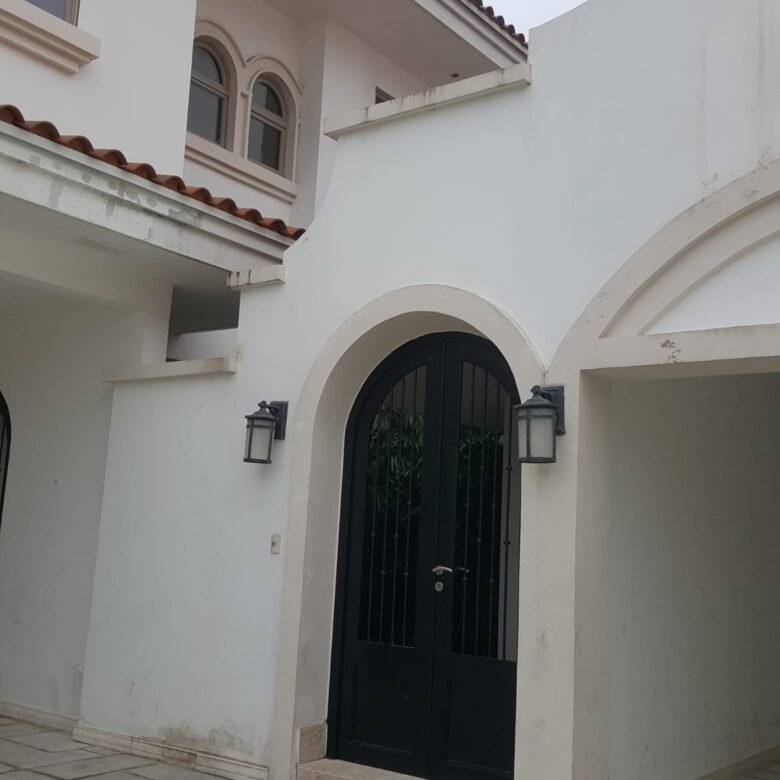 Casa en Campo de Golf : Santa María, exclusiva comunidad completa con garita de seguridad 24 horas