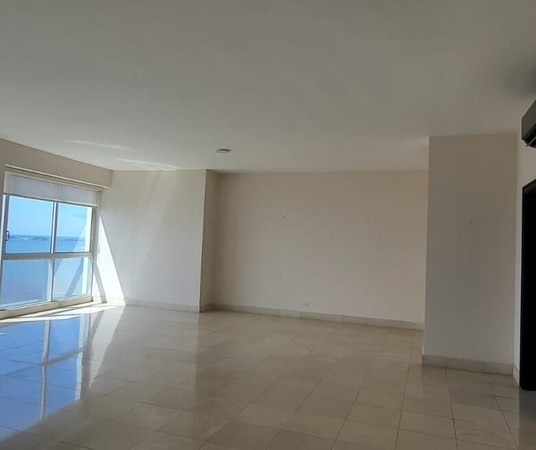 Penthouse Frente Al Mar – Costa del Este: 415 m², 4 Habitaciones, 4.5 Baños, Vista Frontal
