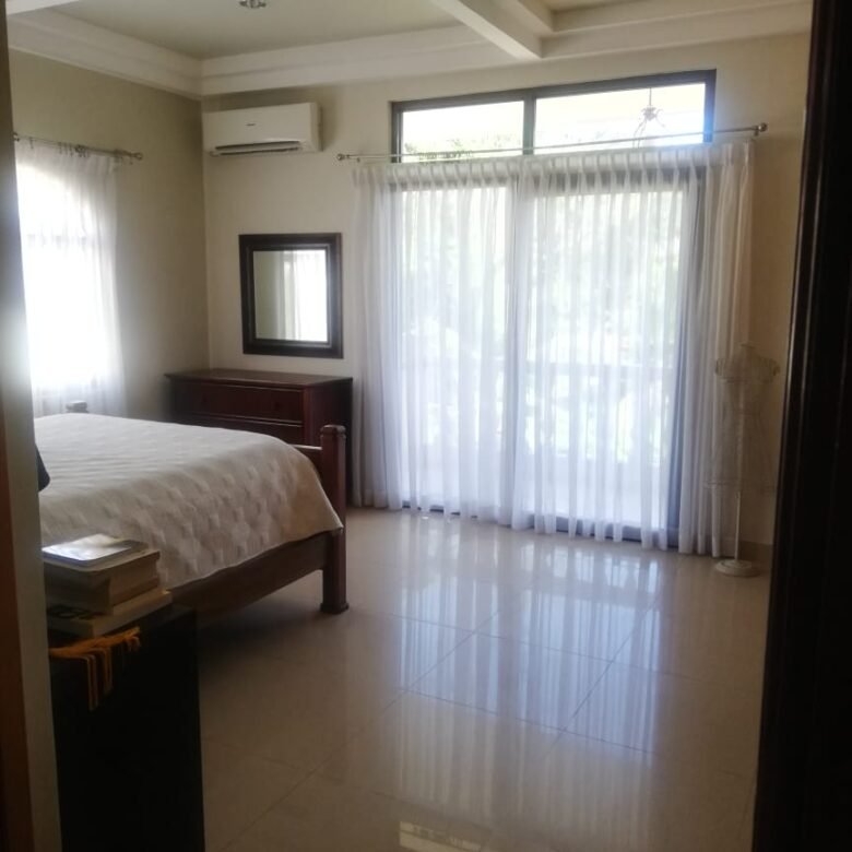 Albrook: Amplia Residencia con 1200 m² de Terreno, 4 Habitaciones