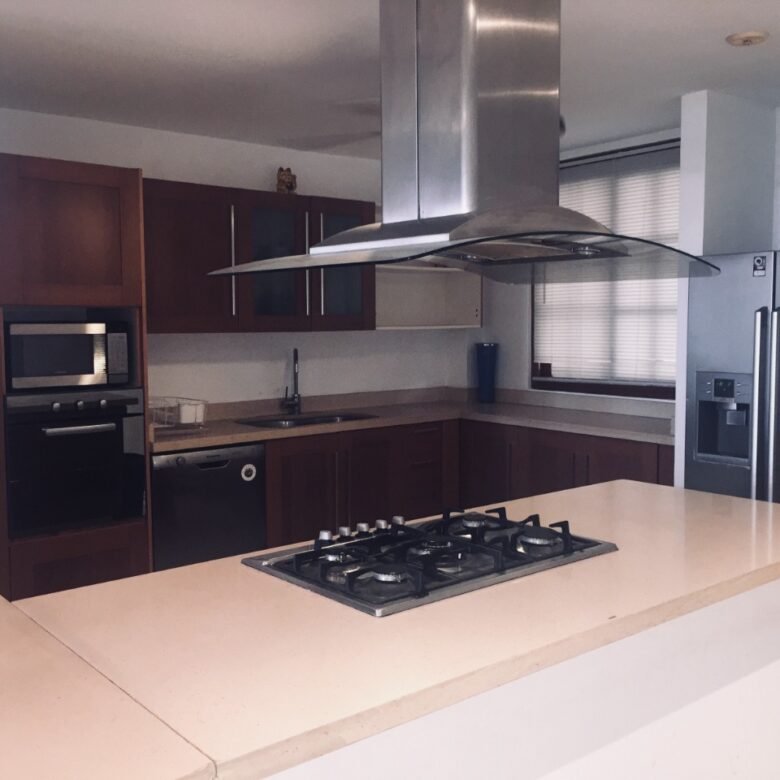 Casco Viejo: 189 m², Apartamento con Vista Al Mar, Terraza Rooftop, 2 Parking