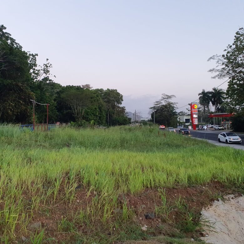 Zonificacion Maxima Mcu3: Area Revertida – Terreno Cercano Al Canal, Clayton