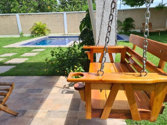 Casa de Playa, con Piscina Propia y Club de Playa: De 3 recamaras, Amoblada