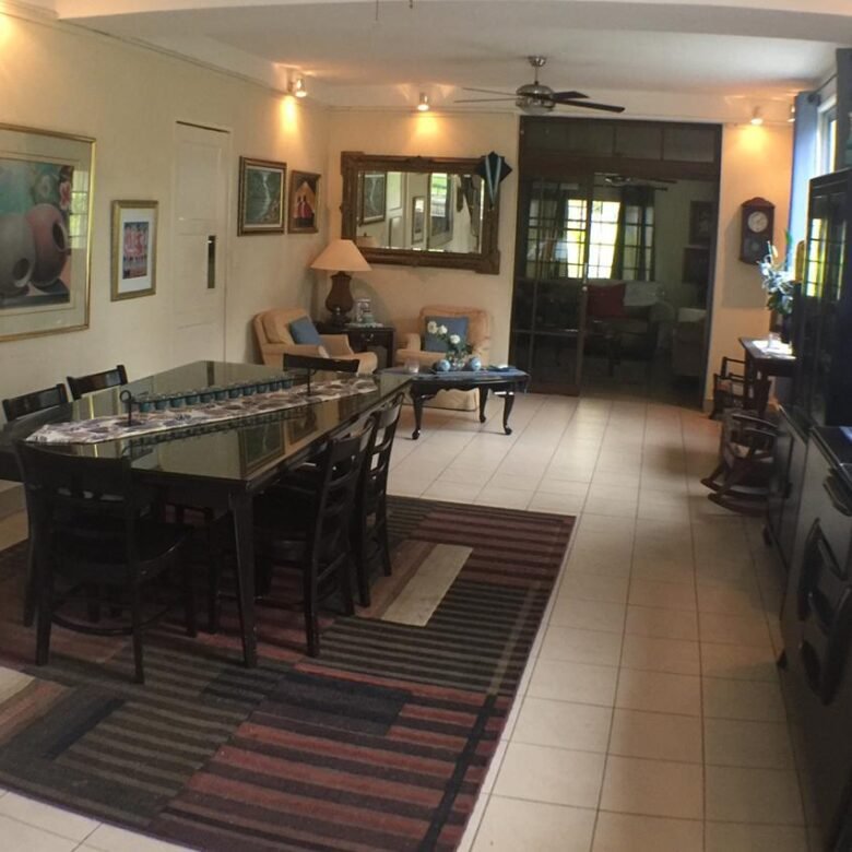 Area Revertida – Diablo: Casa 3 Habitaciones, Cbe, Amplio Terreno, Duplex