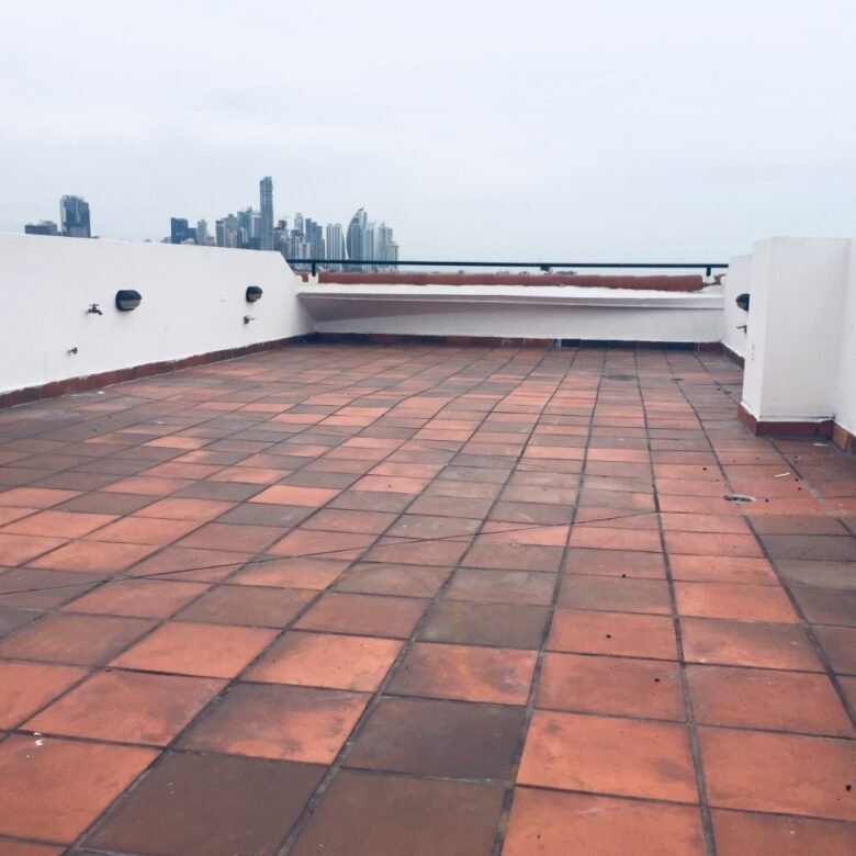 Casco Viejo: 189 m², Apartamento con Vista Al Mar, Terraza Rooftop, 2 Parking