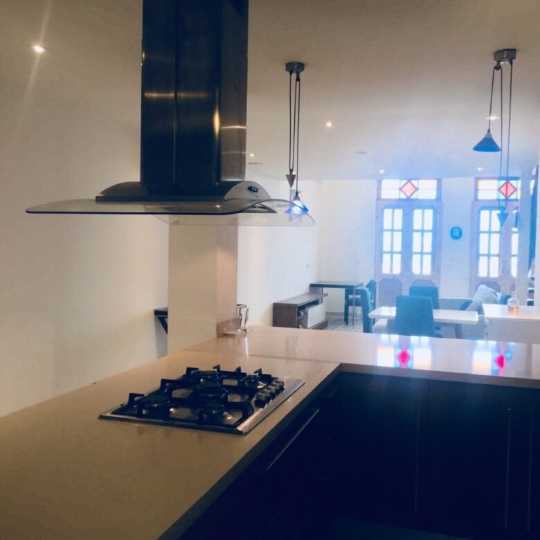 Casco Viejo: 189 m², Apartamento con Vista Al Mar, Terraza Rooftop, 2 Parking