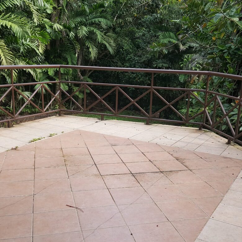 Ancón: 2 Casas de Madera, Una Gema Antigua y Natural, Para Restaurar, 9 Recámara