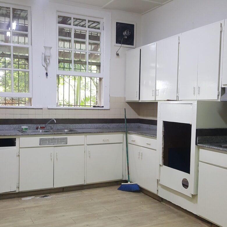 Ancón: 2 Casas de Madera, Una Gema Antigua y Natural, Para Restaurar, 9 Recámara