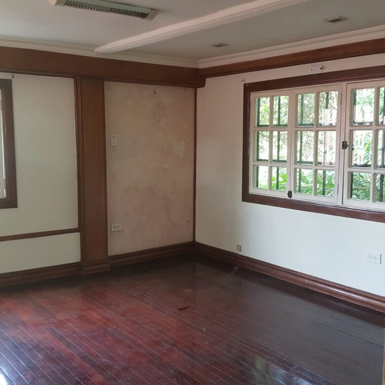 Ancón: 2 Casas de Madera, Una Gema Antigua y Natural, Para Restaurar, 9 Recámara
