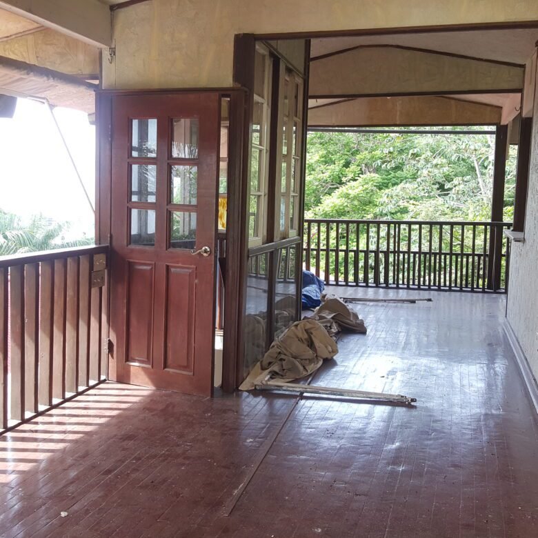 Ancón: 2 Casas de Madera, Una Gema Antigua y Natural, Para Restaurar, 9 Recámara