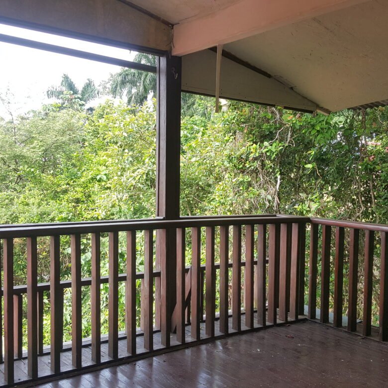 Ancón: 2 Casas de Madera, Una Gema Antigua y Natural, Para Restaurar, 9 Recámara