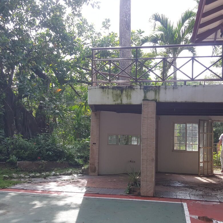 Ancón: 2 Casas de Madera, Una Gema Antigua y Natural, Para Restaurar, 9 Recámara