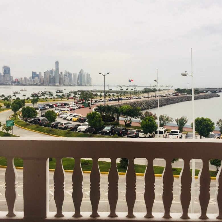 Casco Viejo: 189 m², Apartamento con Vista Al Mar, Terraza Rooftop, 2 Parking