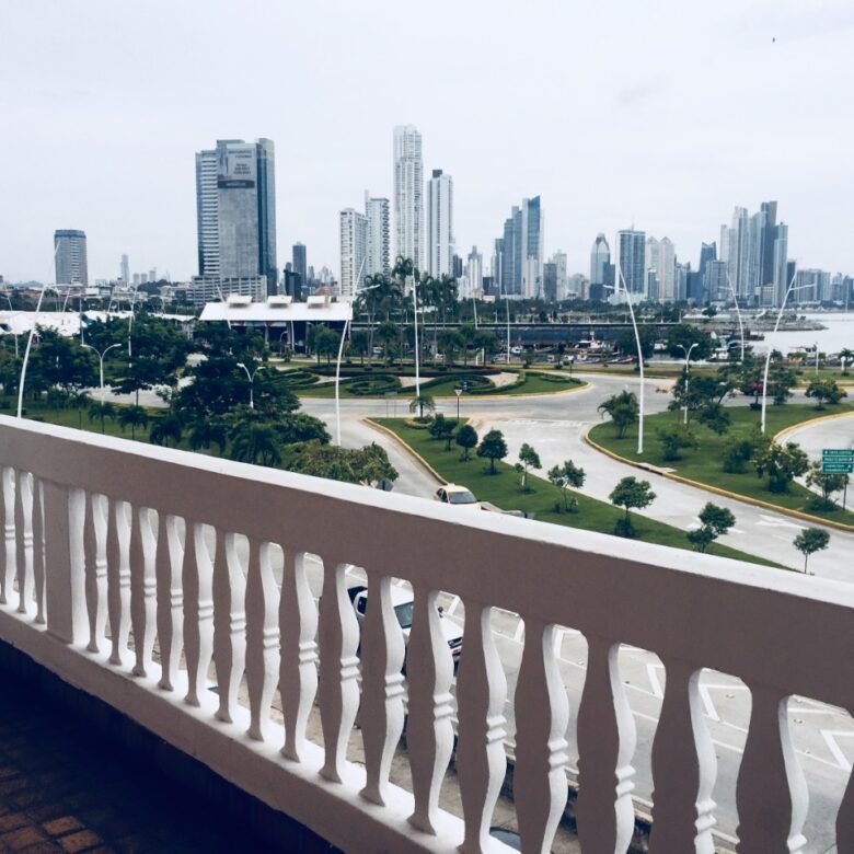 Casco Viejo: 189 m², Apartamento con Vista Al Mar, Terraza Rooftop, 2 Parking