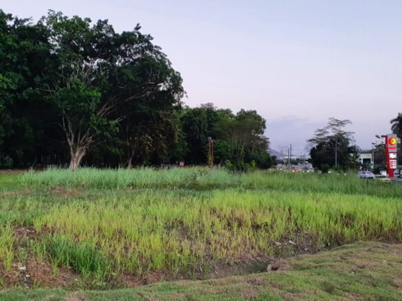 Zonificacion Maxima Mcu3: Area Revertida – Terreno Cercano Al Canal, Clayton