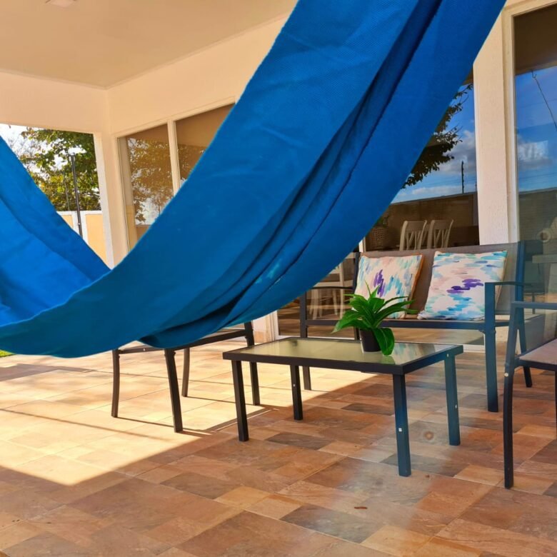 Casa de Playa, con Piscina Propia y Club de Playa: De 3 recamaras, Amoblada