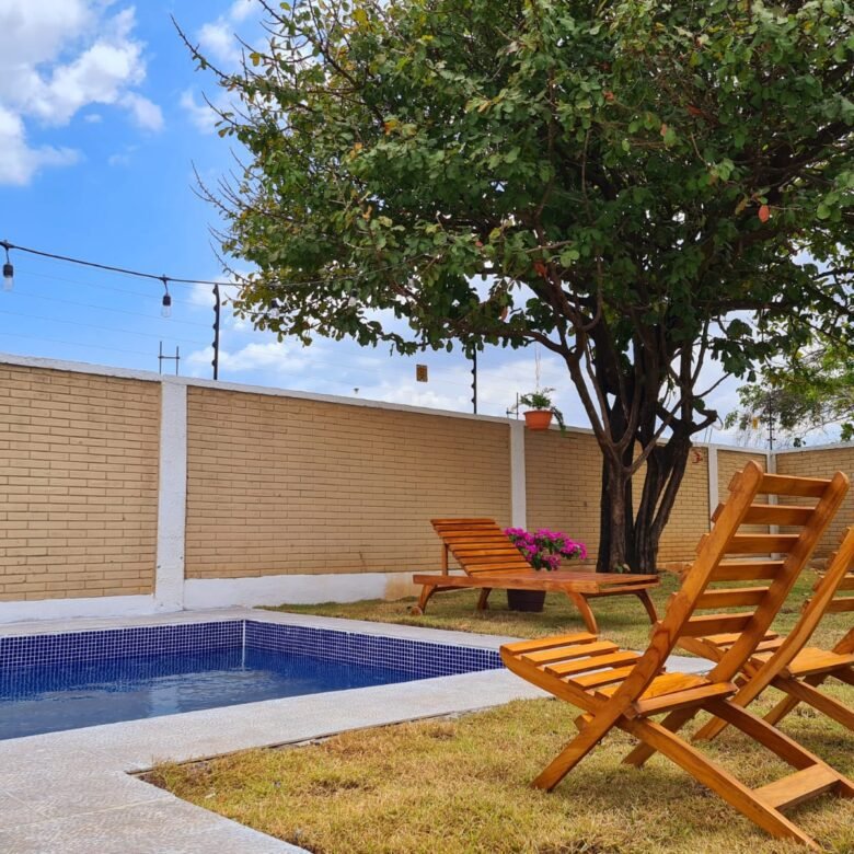 Casa de Playa, con Piscina Propia y Club de Playa: De 3 recamaras, Amoblada