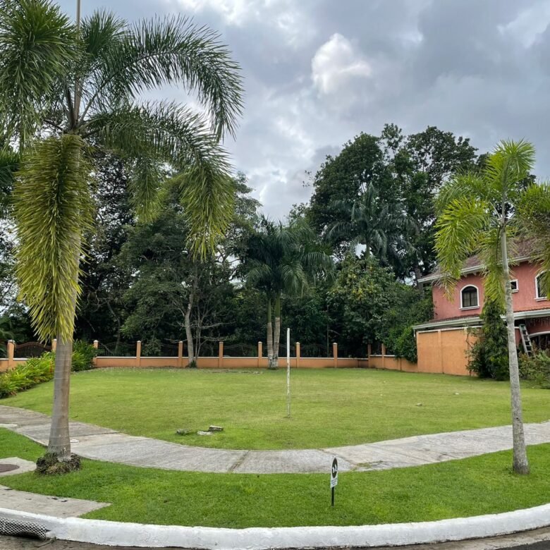 Disfrute de lo Natural – Construya Su Casa en Clayton: Colinda con Área Forestal