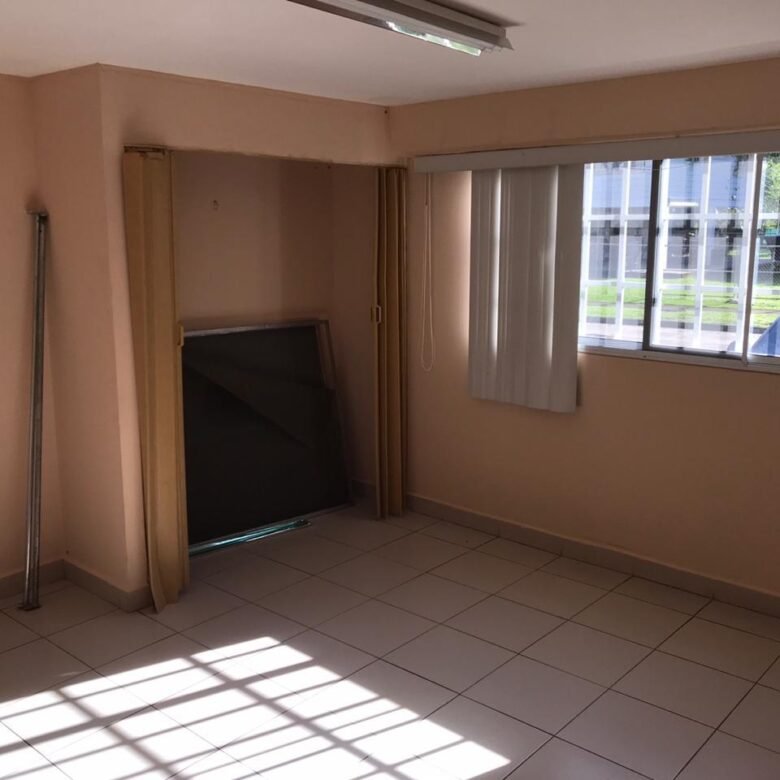 Area Revertida – Canal: Ancon, Casa de 8 Habitaciones, Patio Cercado