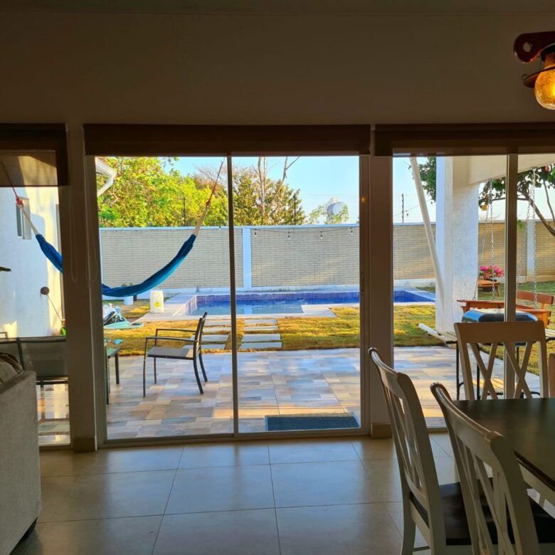 Casa de Playa, con Piscina Propia y Club de Playa: De 3 recamaras, Amoblada
