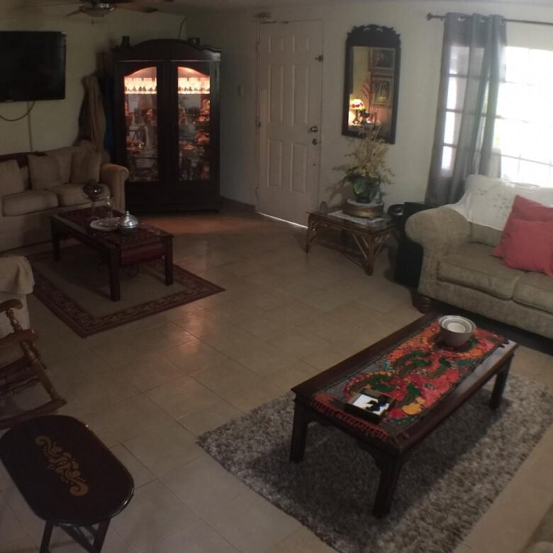 Area Revertida – Diablo: Casa 3 Habitaciones, Cbe, Amplio Terreno, Duplex