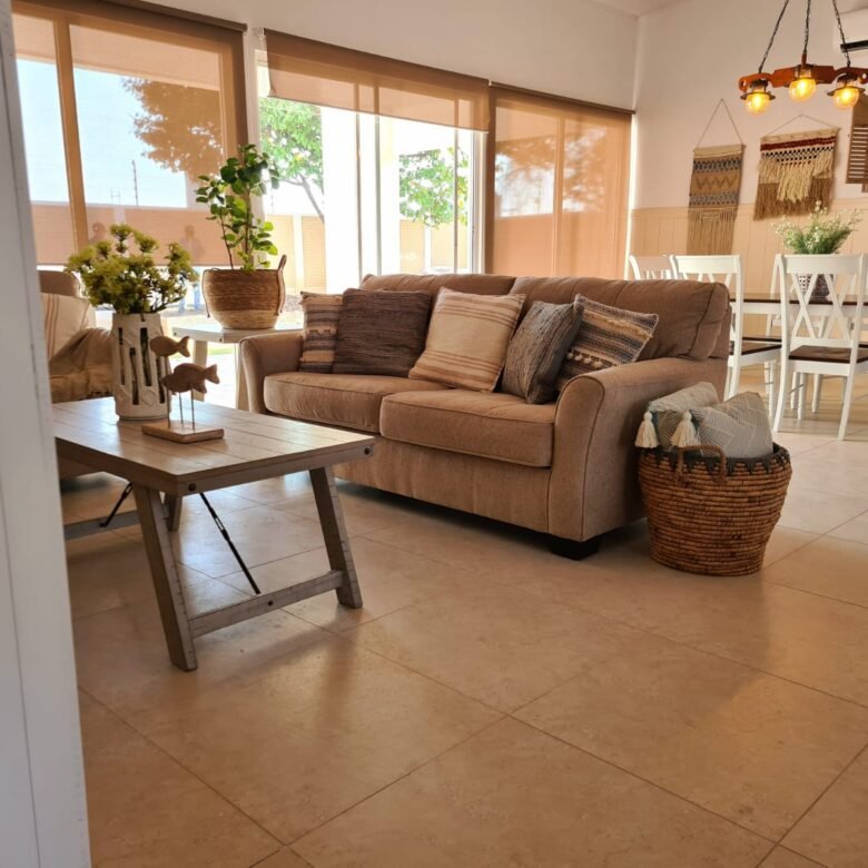 Casa de Playa, con Piscina Propia y Club de Playa: De 3 recamaras, Amoblada