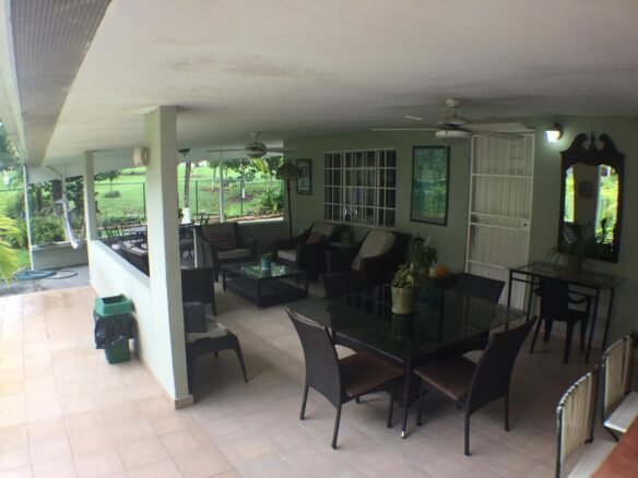 Area Revertida – Diablo: Casa 3 Habitaciones, Cbe, Amplio Terreno, Duplex