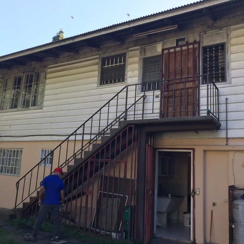 Area Revertida – Canal: Ancon, Casa de 8 Habitaciones, Patio Cercado
