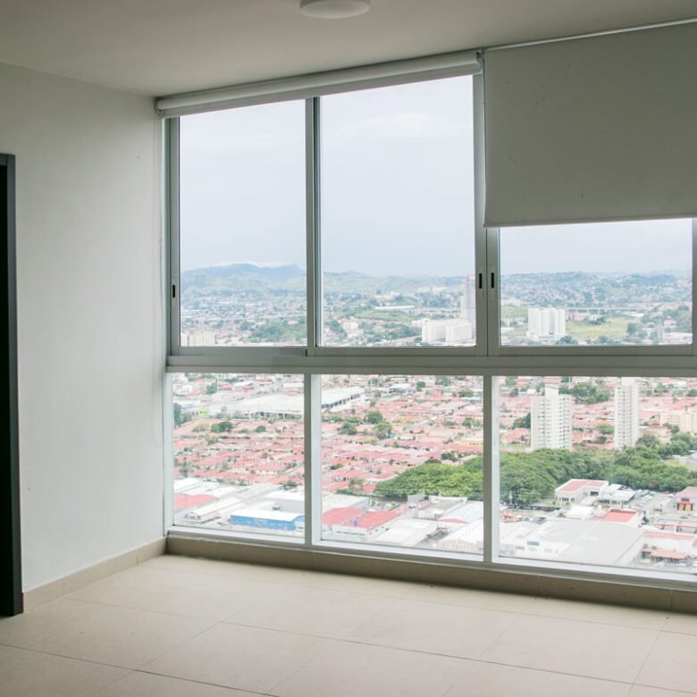 Costa del Este: Sector Alto Nivel, con Casa Club, con Línea Blanca, de 202 m² con 3 Recámaras y 3.5 Baños