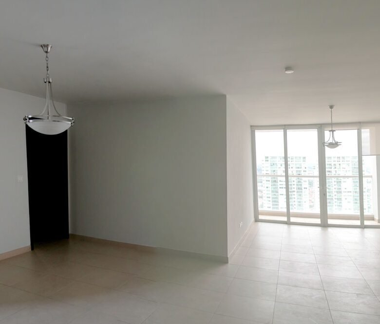 Costa del Este: Sector Alto Nivel, con Casa Club, con Línea Blanca, de 202 m² con 3 Recámaras y 3.5 Baños