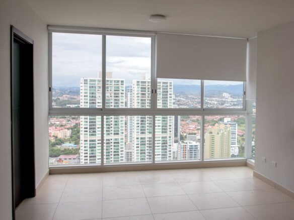 Costa del Este: Sector Alto Nivel, con Casa Club, con Línea Blanca, de 202 m² con 3 Recámaras y 3.5 Baños