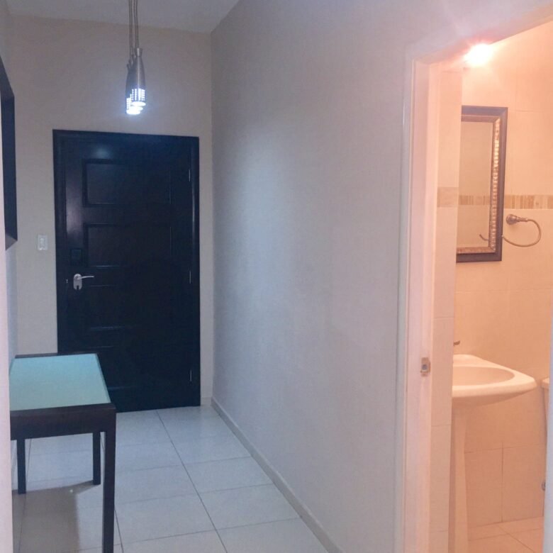 Ave Balboa – Frente Al Mar: Vista del Mar, Apartamento de 1 Recamara y 1.5 Baños