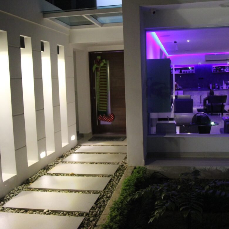 Casa con 1100 m² – Area Revertida: Amoblada Residencia de Lujo, 4 Recs, 2 Cbe