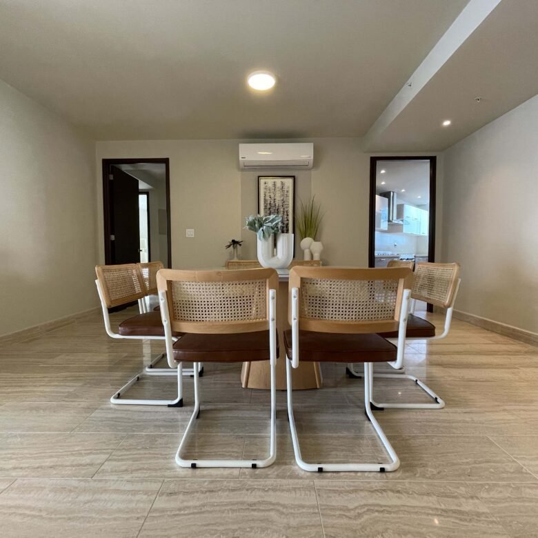 Costa del Este: Sector Alto Nivel, con Casa Club, Amoblado, de 202 m² con 3 Recámaras y 3.5 Baños