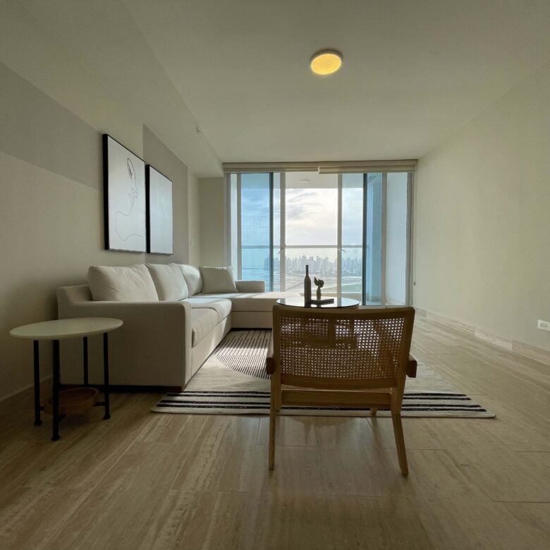 Costa del Este: Sector Alto Nivel, con Casa Club, Amoblado, de 202 m² con 3 Recámaras y 3.5 Baños