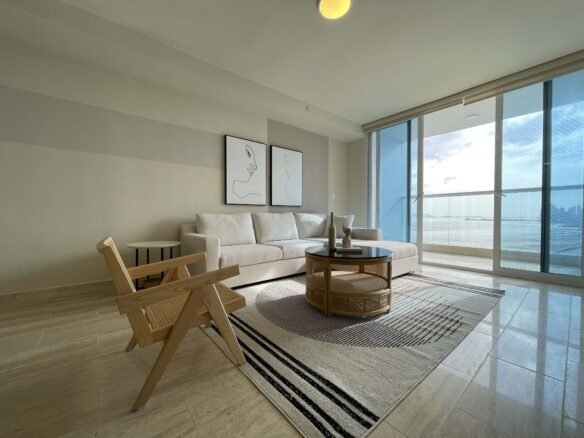 Costa del Este: Sector Alto Nivel, con Casa Club, Amoblado, de 202 m² con 3 Recámaras y 3.5 Baños