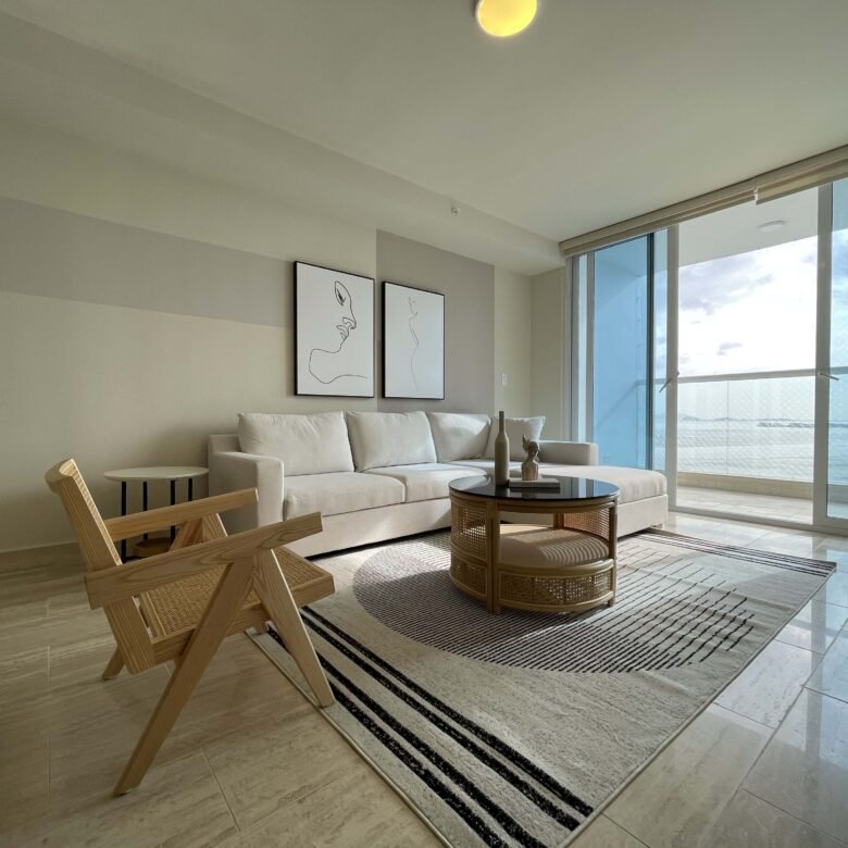Costa del Este: Sector Alto Nivel, con Casa Club, Amoblado, de 202 m² con 3 Recámaras y 3.5 Baños
