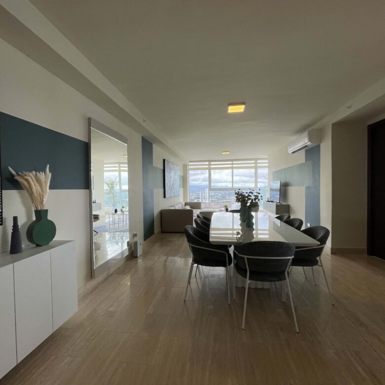 Costa del Este: Sector Alto Nivel, con Casa Club, Amoblado, de 114 m² + 52m2 Terraza, con 2 Recámaras y 2 Baños