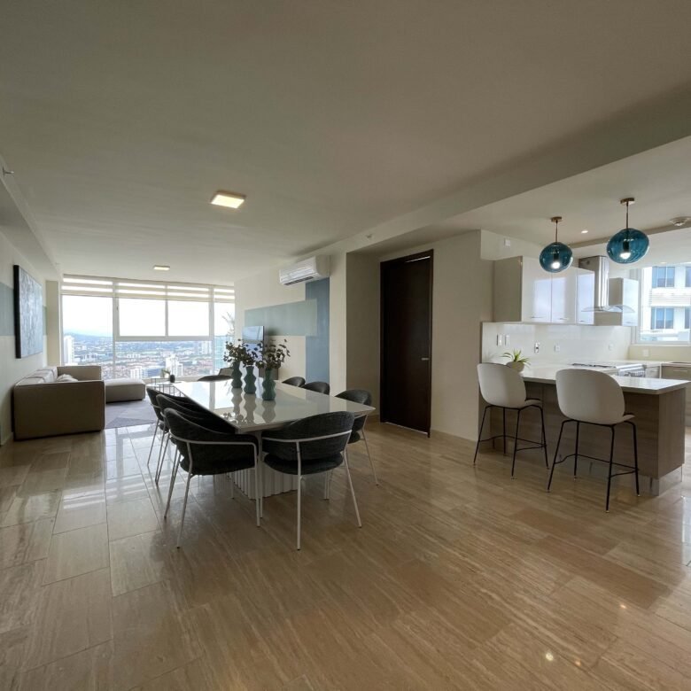 Costa del Este: Sector Alto Nivel, con Casa Club, Amoblado, de 114 m² + 52m2 Terraza, con 2 Recámaras y 2 Baños