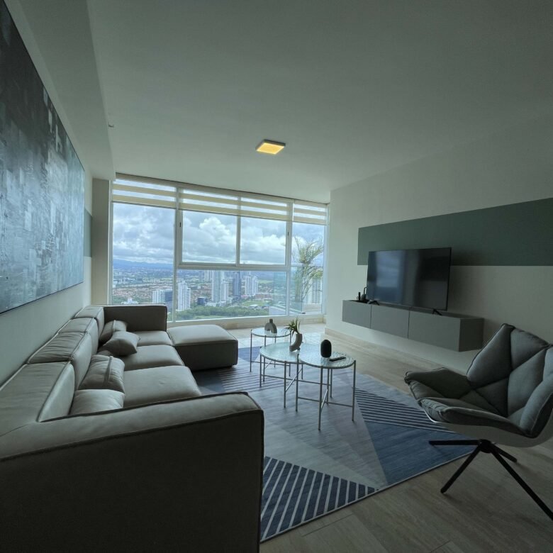 Costa del Este: Sector Alto Nivel, con Casa Club, Amoblado, de 114 m² + 52m2 Terraza, con 2 Recámaras y 2 Baños