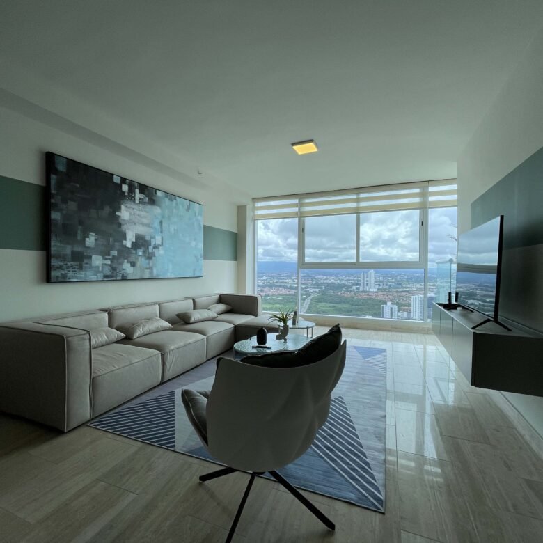 Costa del Este: Sector Alto Nivel, con Casa Club, Amoblado, de 114 m² + 52m2 Terraza, con 2 Recámaras y 2 Baños
