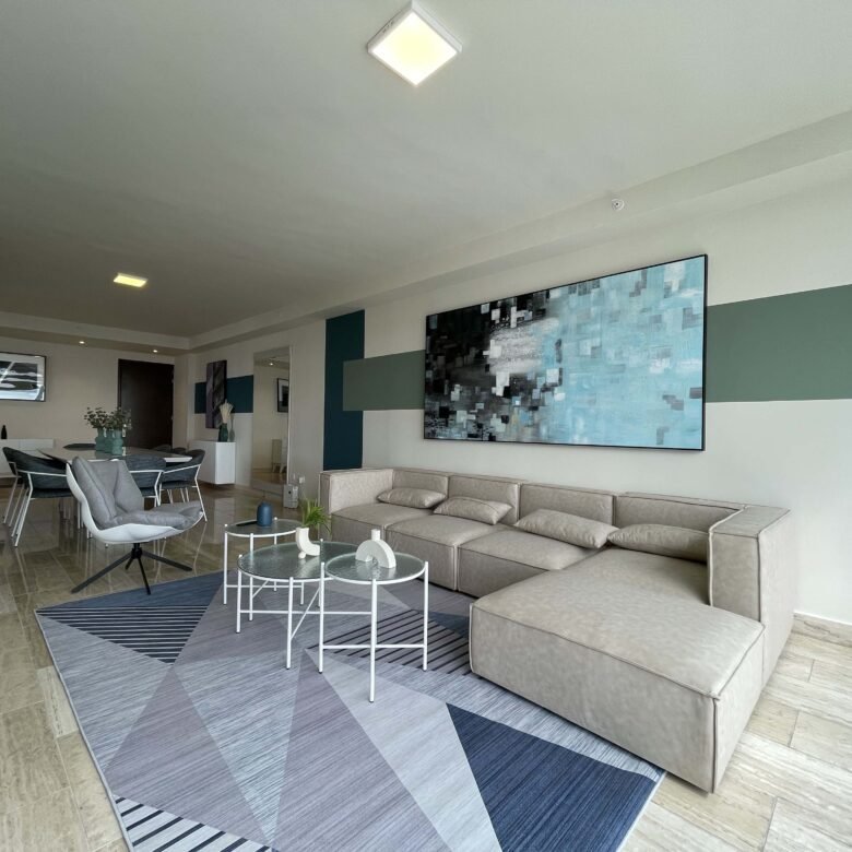 Costa del Este: Sector Alto Nivel, con Casa Club, Amoblado, de 114 m² + 52m2 Terraza, con 2 Recámaras y 2 Baños