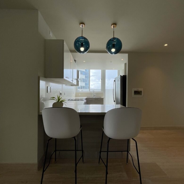 Costa del Este: Sector Alto Nivel, con Casa Club, Amoblado, de 114 m² + 52m2 Terraza, con 2 Recámaras y 2 Baños