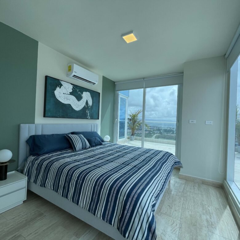 Costa del Este: Sector Alto Nivel, con Casa Club, Amoblado, de 114 m² + 52m2 Terraza, con 2 Recámaras y 2 Baños