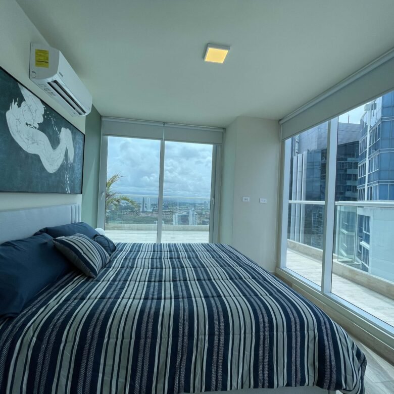 Costa del Este: Sector Alto Nivel, con Casa Club, Amoblado, de 114 m² + 52m2 Terraza, con 2 Recámaras y 2 Baños